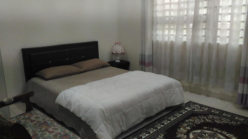 Kenanga Homestay Nilai Esterno foto