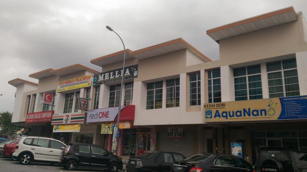 Kenanga Homestay Nilai Esterno foto
