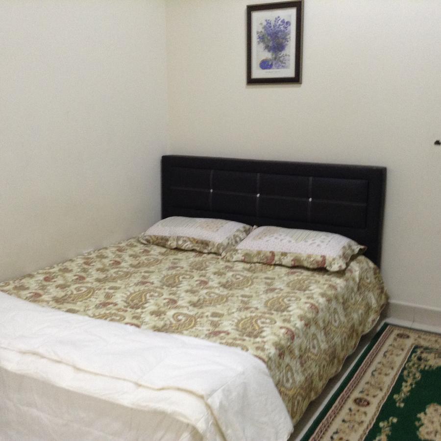 Kenanga Homestay Nilai Esterno foto