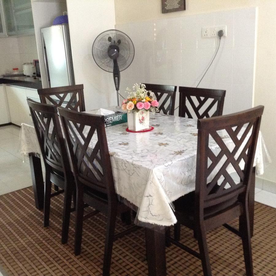 Kenanga Homestay Nilai Esterno foto