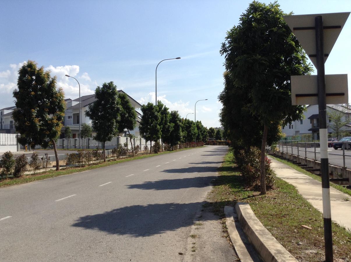 Kenanga Homestay Nilai Esterno foto